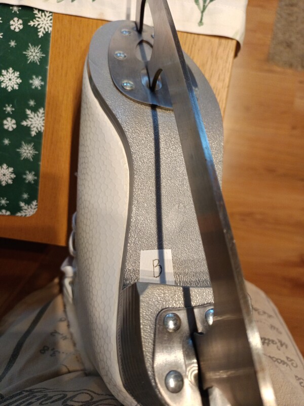 Elbląg Sprzedam łyżwy w b. dobrym stanie. Wkładka 27cm. Jak nowe. Polecam.