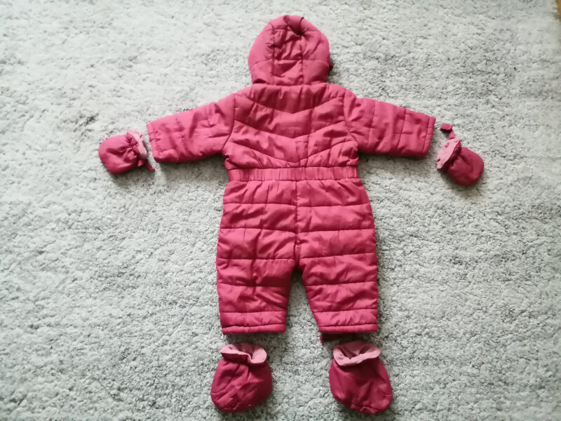 Elbląg Kombinezon dla dziewczynki r.3-6 miesięcy, stan bdb, mięciutki, wygodny, na polarku, dopinane buciki i rękawiczki