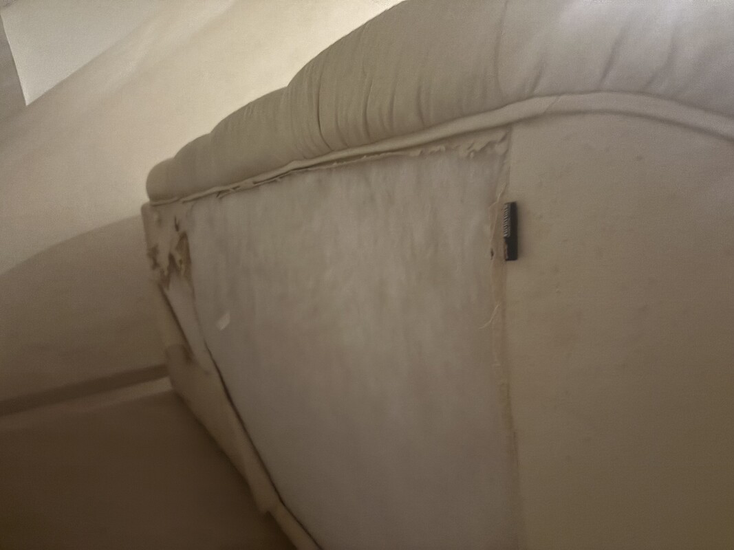 Elbląg Oddam sofę narożną. Stan jak na zdjęciu. Może komuś się przyda na działkę 😉 220/160 głębokość