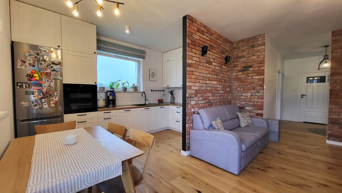 Elbląg KWADRAT NIERUCHOMOŚCI3 pokojebudynek z 2020 r. III piętro - windaduży balkonmedia z miastagaraż podziemny