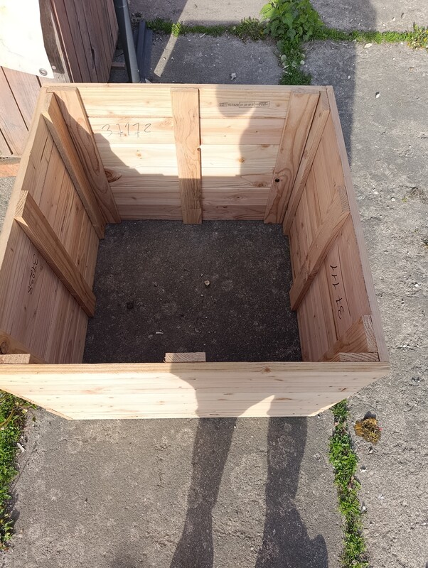 Elbląg Kompostownik lub miejsce na narzędzia 58 cm wysokie szerokie 78 cm możliwy odbiór w Elblągu ul. Warszawska