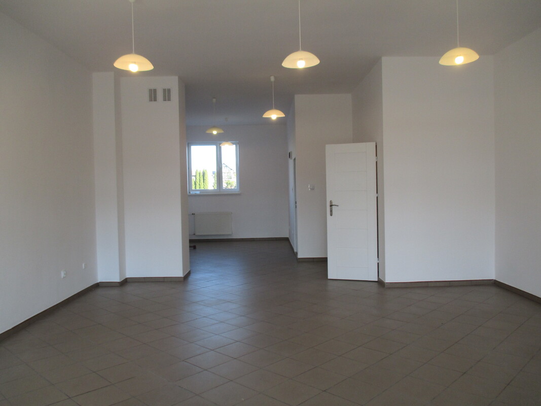 Elbląg Lokal do wynajęcia; 65 m2,parter. wejście z chodnika ul. płk. Stanisława Dąbka. Lokal duży, przestronny. Składa