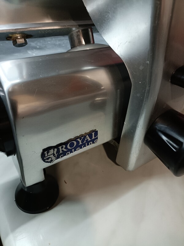 Elbląg SprzedamKrajalnicę sprawna działająca średnica ostrza 250mm firmy Royal catering cena 1200 zł, odbiór