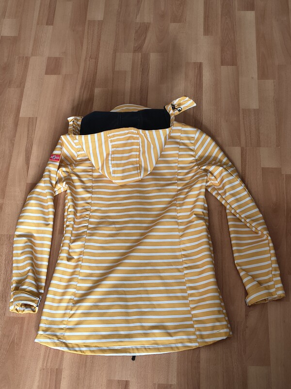 Elbląg Kurtka damska Softshell norweskiej firmy Nordberg. Rozmiar M. Warstwa zew. 94 procent polyester, 6 procent