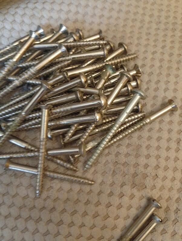 Elbląg mam do sprzedania wkręty i śruby mosiężne różne rozmiary dobre do remontu łodzi wkręty są mosiężne niklowane