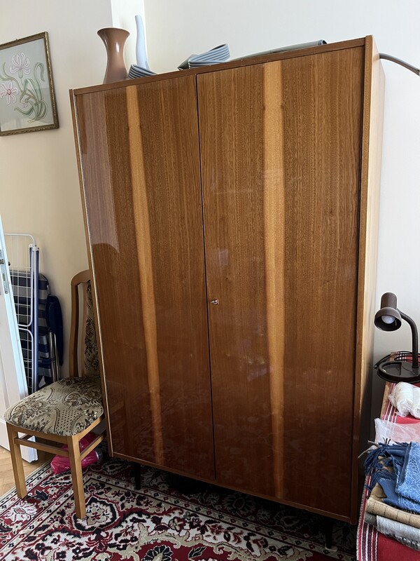 Elbląg Sprzedam 4 krzesła tapicerowane za wszystkie 50zł, 2 fotele 50zł za wszystkie, wersalka 50zł, meblościanka PRL