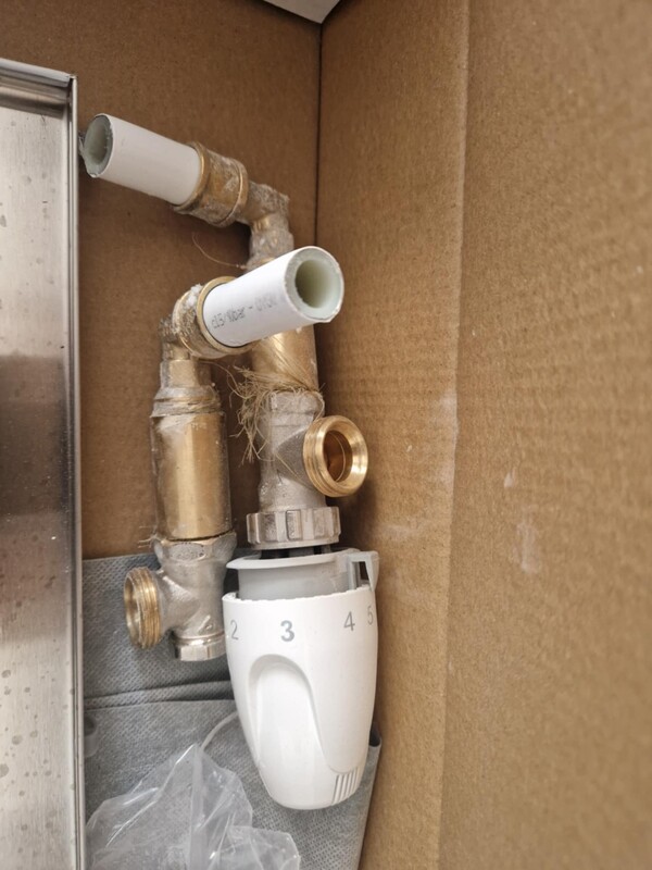 Elbląg Sprzedam grzejnik, założony w mieszkaniu w stanie deweloperskim, zdemontowany ze względu na wymianę na inny. do