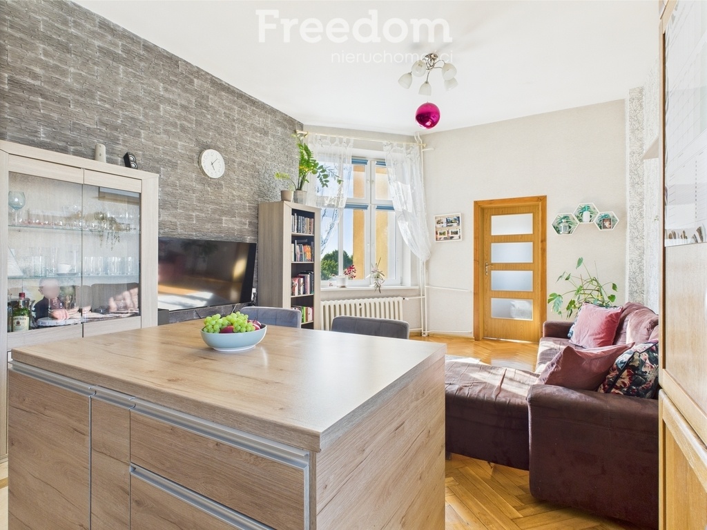 Elbląg FREEDOM NIERUCHOMOŚCISprzedam mieszkanie - Elbląg, Królewiecka. Na sprzedaż przestronne mieszkanie o