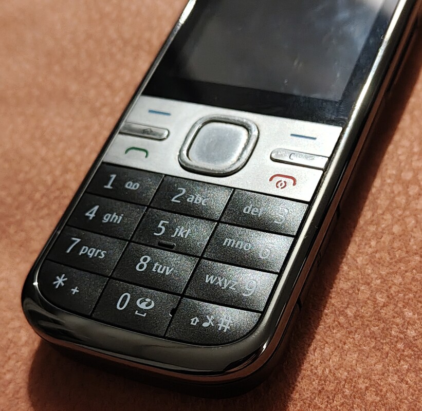 Elbląg Sprzedam zadbany, w pełni sprawny telefon Nokia c5-00
W zestawie z oryginalną baterią kartą pamięci 256 MB