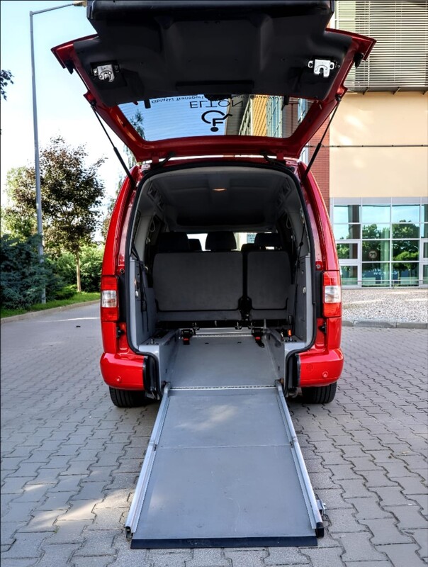 Elbląg - Transport osób poruszających się na wózku inwalidzkim
- Bezpieczne znoszenie/wnoszenie osób po schodach