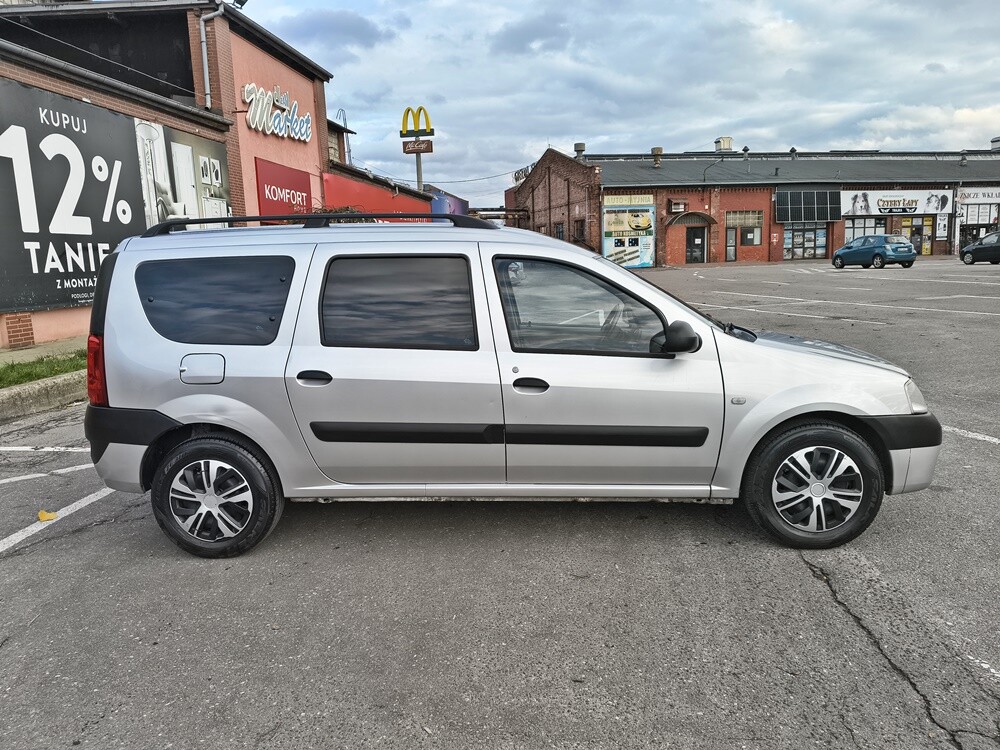 Elbląg Dacia Logan MCVSilnik : 1.5 dCi 86PSWersja : 7 osobowa