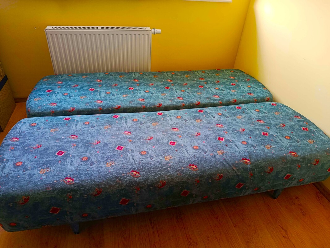 Elbląg Oddam za darmo wersalkę na drewnianej skrzyni, rozkładana, o wymiarach 215x143.Łatwa w demontażu i transporcie.