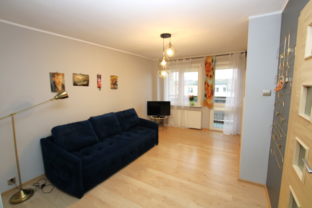 Elbląg NIERUCHOMOŚCI ANNA KRASZEWSKA Umeblowana kawalerka do wynajęcia w centrum miasta ul.12 Lutego