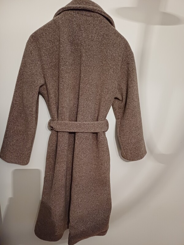 Elbląg SPRZEDAM NOWY PŁASZCZ ala bukla, zapinany na dwa guziki i wiązany w pasie, producent HC MODA ITALIA, szerokość