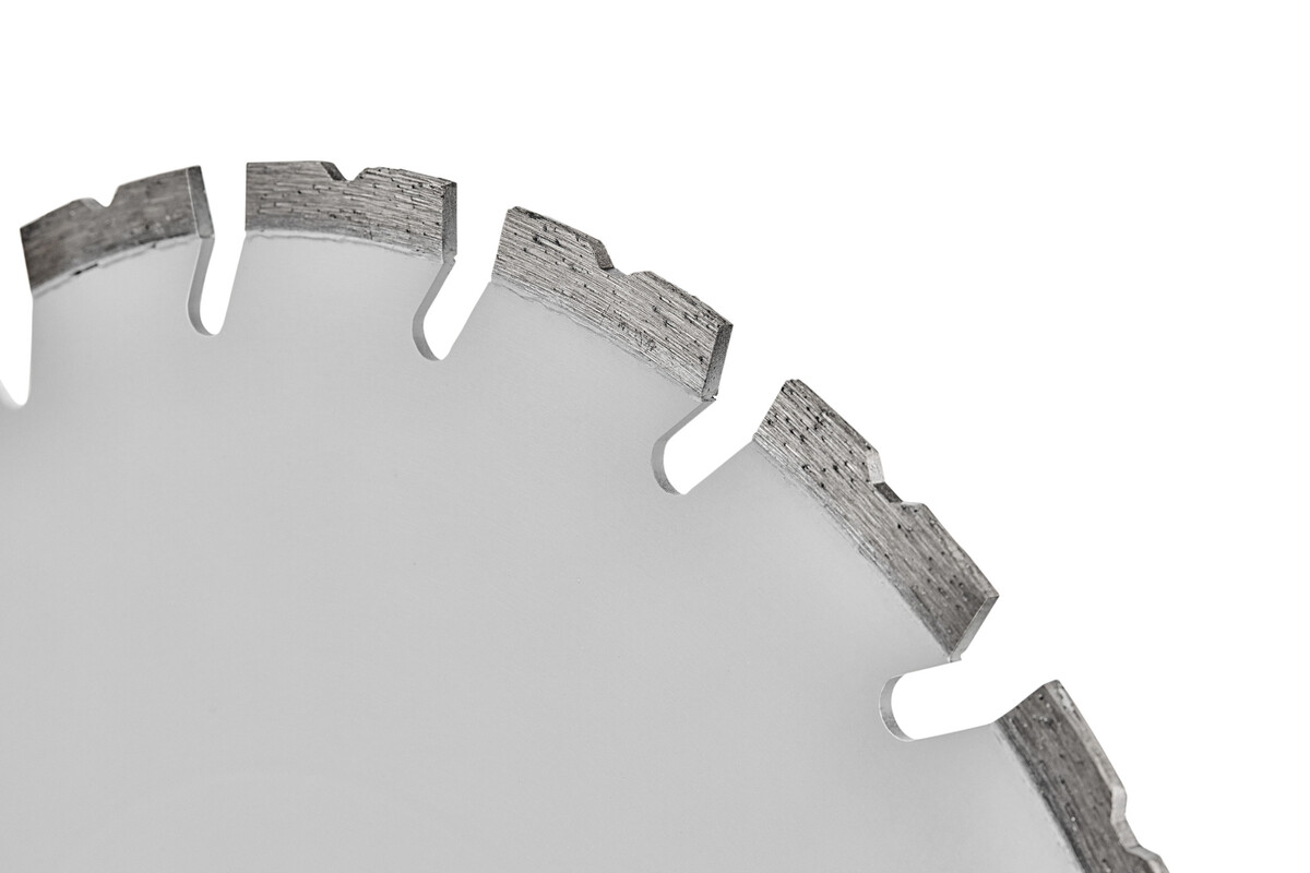 Elbląg Techtrans przedstawia:MAKSYMALNA WYDAJNOŚĆ CIĘCIA Odkryj pełną ofertę tarcz do przecinarek STIHL