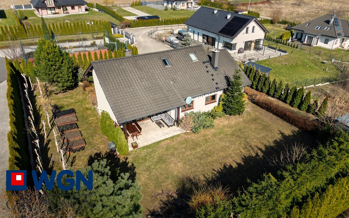 Elbląg Komfortowy dom 160 m² z ogrodem, Komorowo Żuławskie, tylko 10 km od ElblągaWGN Nieruchomości Oddział