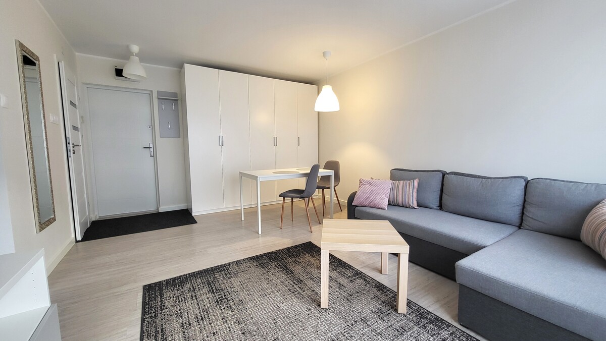 Elbląg KWADRAT NIERUCHOMOŚCImieszkanie 1 pokojowe - 31,4 m2parterbalkonumeblowane i wyposażonegotowe do