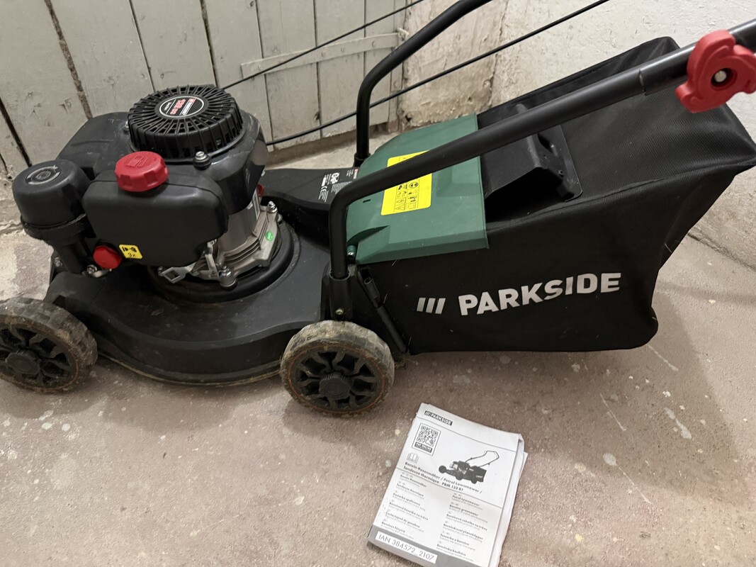 Elbląg Sprzedam uszkodzoną kosiarkę spalinową firmy Parkside PBM 132 B1.Ogólnie stan bardzo, problem z odpaleniem.
