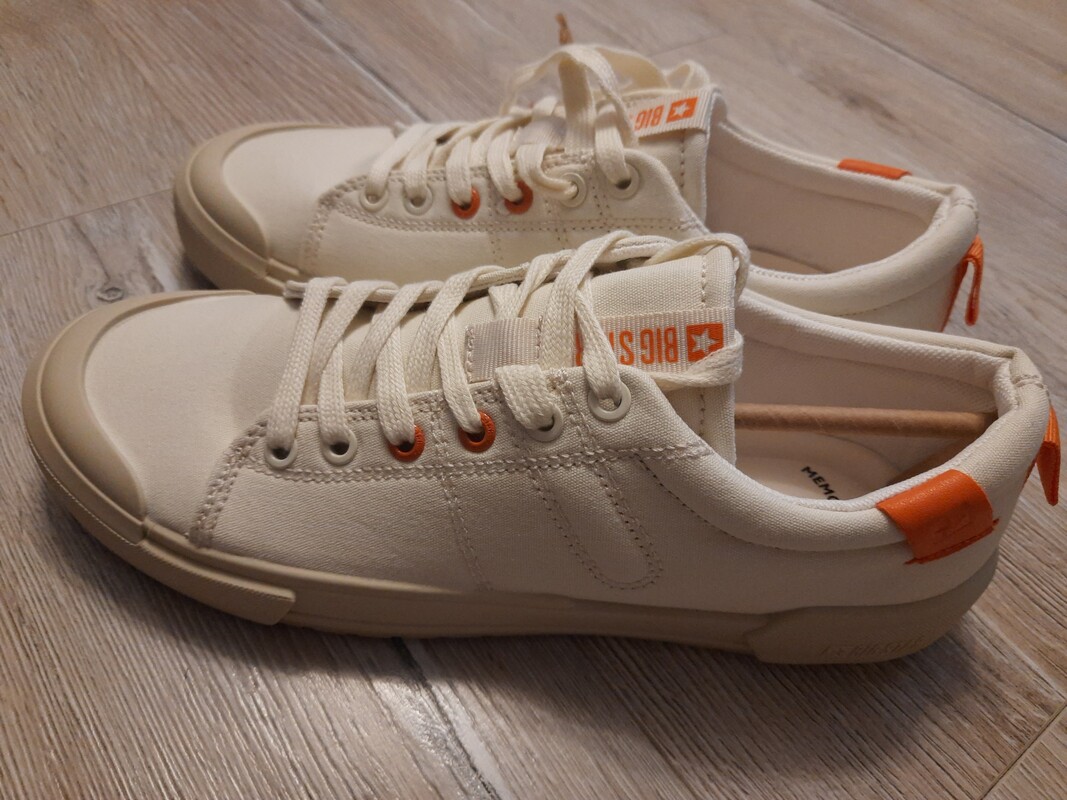 Elbląg Sprzedam świetne sneekersy Big Star
rozm.41,wg producenta wkładka 26 cm.
Bardzo wygodna wkładka.
Nowe z