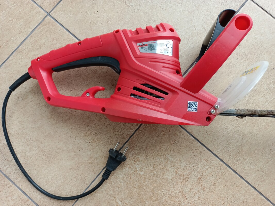 Elbląg Sprzedam używane jak nowe.
Elektryczne nożyce do żywopłotu GRIZZLY EHS 500-45.
Ostrze szlifowane- długość