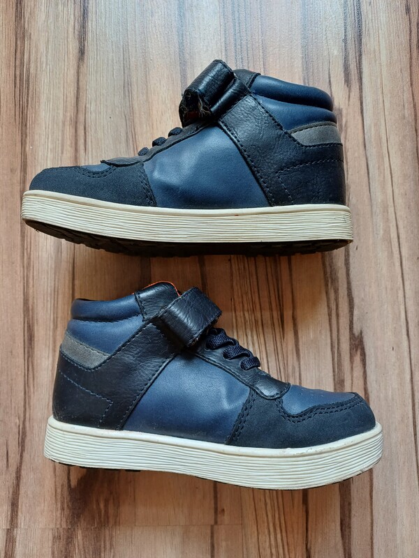 Elbląg Buty za kostkę Lupilu rozmiar 24 wkładka 14.5 cm
sneakersy na rzepy stan bardzo dobry