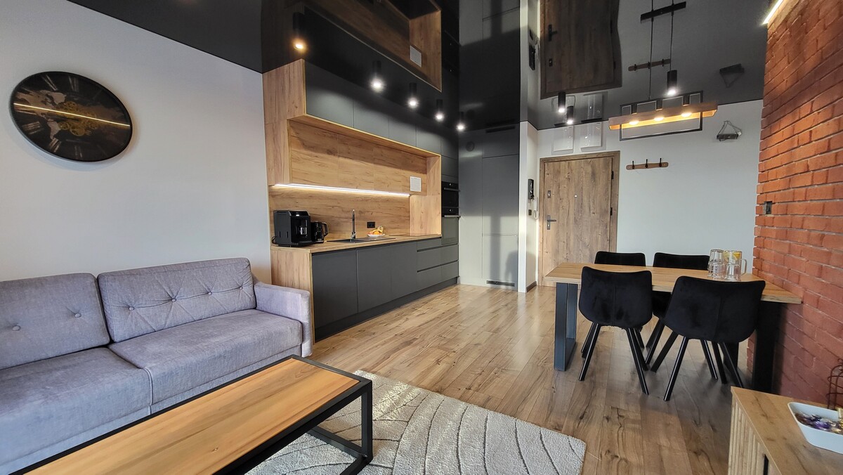 Elbląg KWADRAT NIERUCHOMOŚCI2 pokoje, wysoki standard wykończeniaKorona ElblągaVI piętro - windaduży balkon od