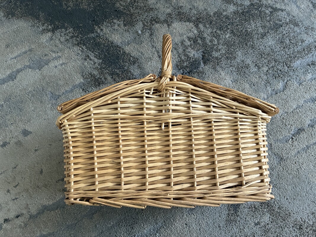 Elbląg Sprzedam duży kosz piknikowy (wiklinowy) w bardzo dobrej kondycji (praktycznie nowy)
Kosz posiada dwie klapy