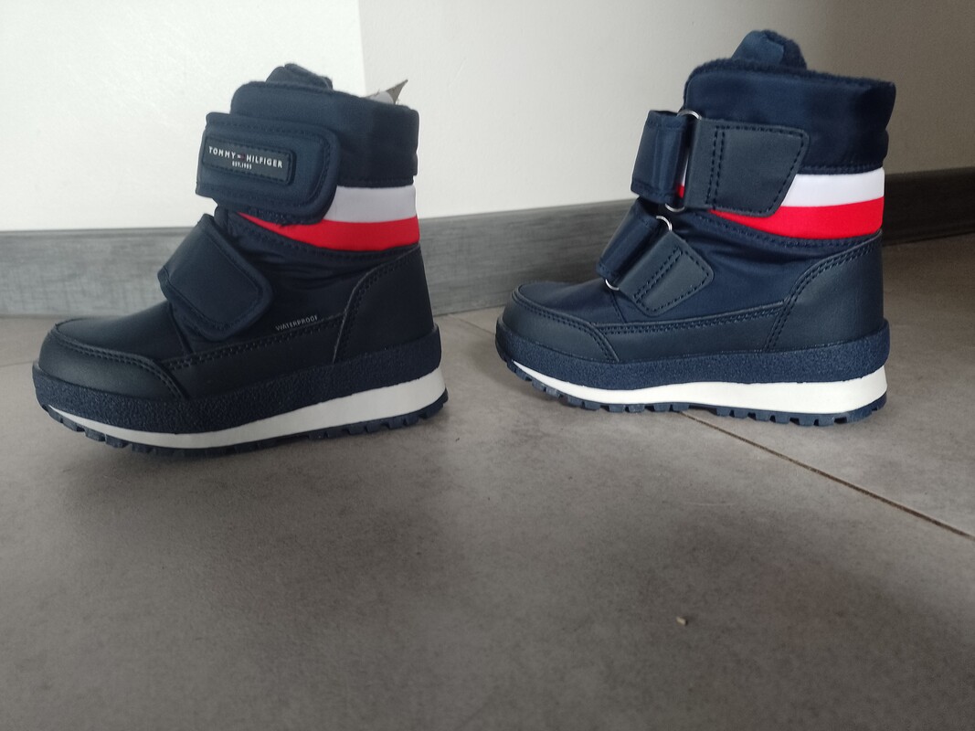 Elbląg Sprzedam buty dla dziecka Tommy Hilfiger kupione na Zalando.
Buty Nowe w opakowaniu nie chodzone. Numer