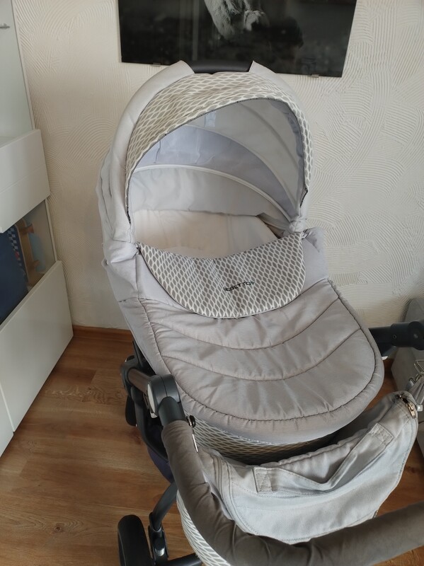 Elbląg Sprzedam wózek 3 w 1.
Cały zestaw jest czysty, opony są pompowane.
Kolor pasuje dla chłopców i dziewczynek.