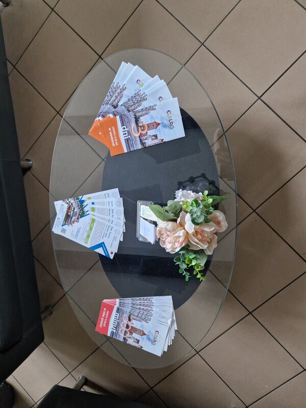 Elbląg Hej, sprzedam dwie kanapy do siedzenia oraz szklany stolik.
Sofy używane, lecz w bardzo dobrym stanie