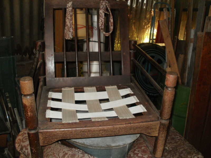 Elbląg 2 fotele PRL Zenona Bączyka / nie Chierowskiego / po 110 zł do renowacji. Wymieniono pasy na nowe. Konstrukcja