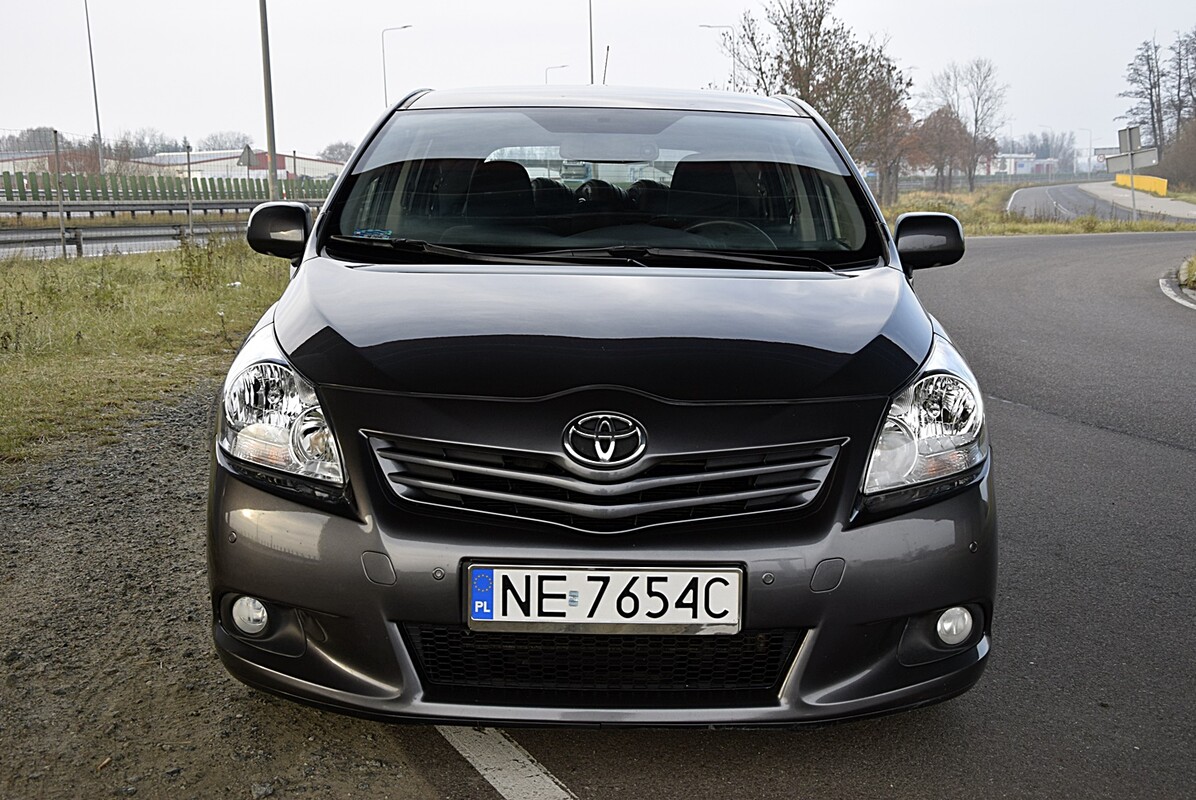 Elbląg Toyota Verso 1.8 benzyna, 2011 rok - 7 osobowa, bardzo ładna. Auto w wersji 7 osobowa, czyste i zadbane bez