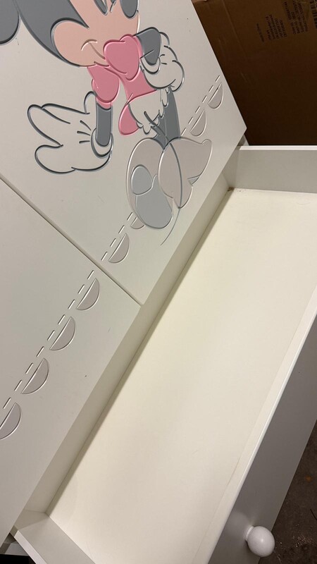 Elbląg Sprzedam szafę o wymiarach: szerokość: 89,5 cm, głębokość: 55 cm
Transport we własnym zakresie.