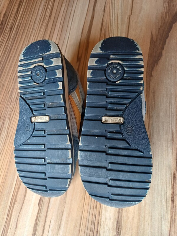 Elbląg Buty sportowe sneakersy PRIMIGI rozmiar 29 długość wkładki 18 cm 18.5 cm skórzane wkładki i środek