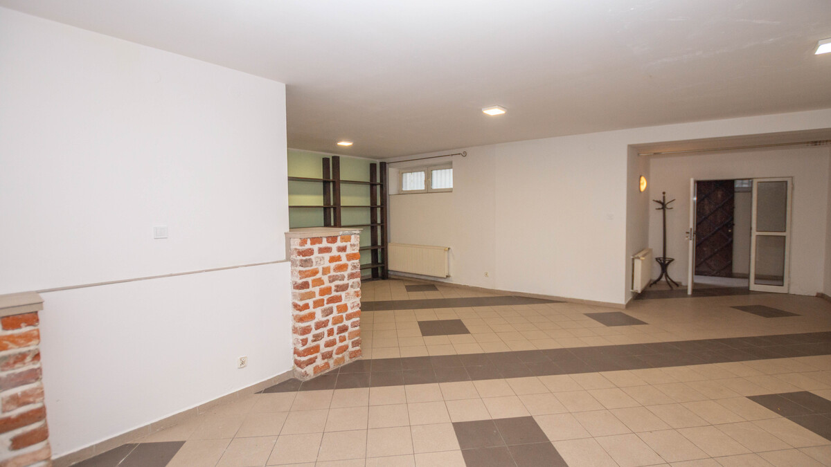 Elbląg * * * ABC NIERUCHOMOŚCI * * *NOWOŚĆ! DO WYNAJĘCIA LOKAL HANDLOWO-USŁUGOWY2 pomieszczenia o pow. 54 m2zaplecze