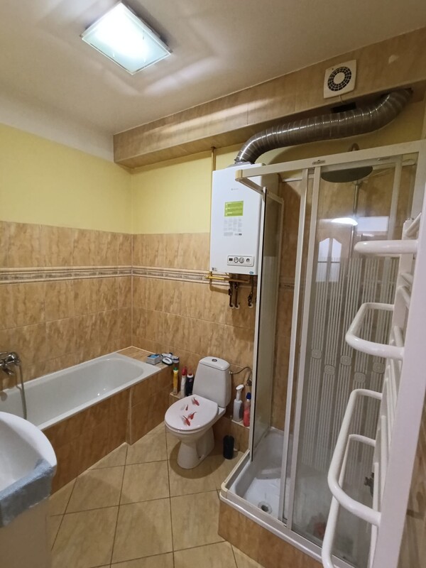 Elbląg Wynajmę 2-pokojowe mieszkanie w spokojnej dzielnicy, na parterze, z osobnym wejściem i parkingiem. Wolne od