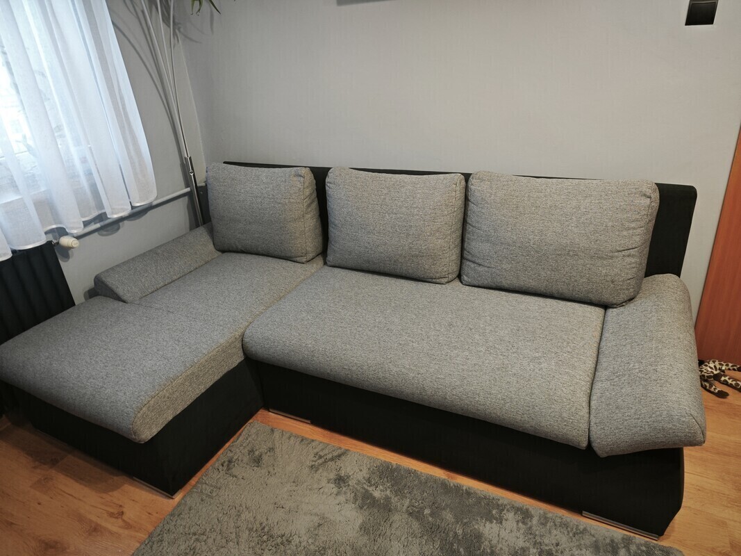 Elbląg Sprzedam&nbsp; kanapę narożną firmy Black Red White, o wymiarach :Długośc 240cm, Szerokośc&nbsp; 80 cm,