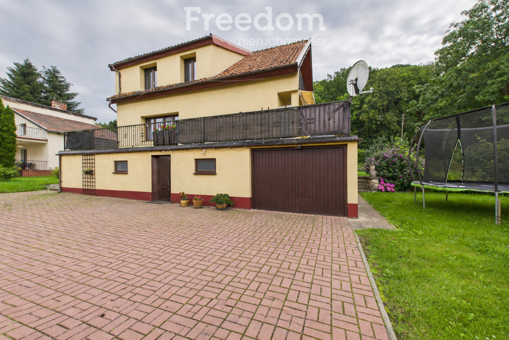 Elbląg FREEDOM NIERUCHOMOŚCISprzedam dom - Frombork, Elbląska. LokalizacjaDom usytuowany jest w cichej, spokojnej
