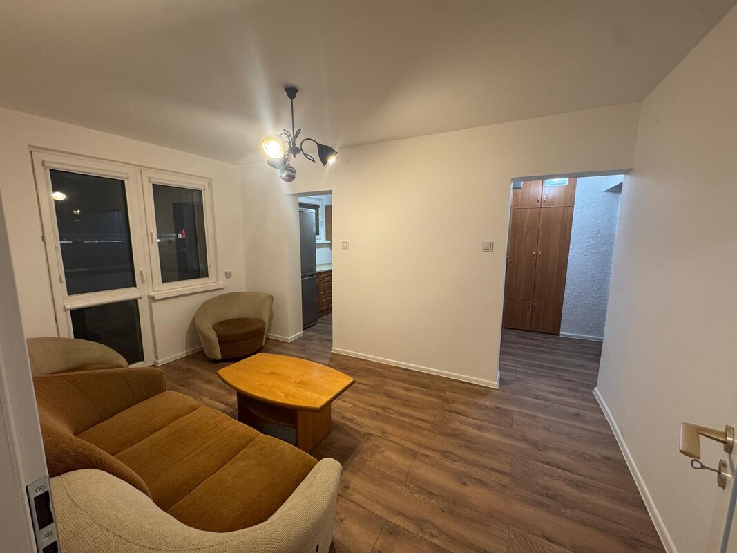 Elbląg Oferuję wynajem 2 pokoje plus balkon - jasne cieplutkie mieszkanie o powierzchni 34 m².
W Elblągu przy