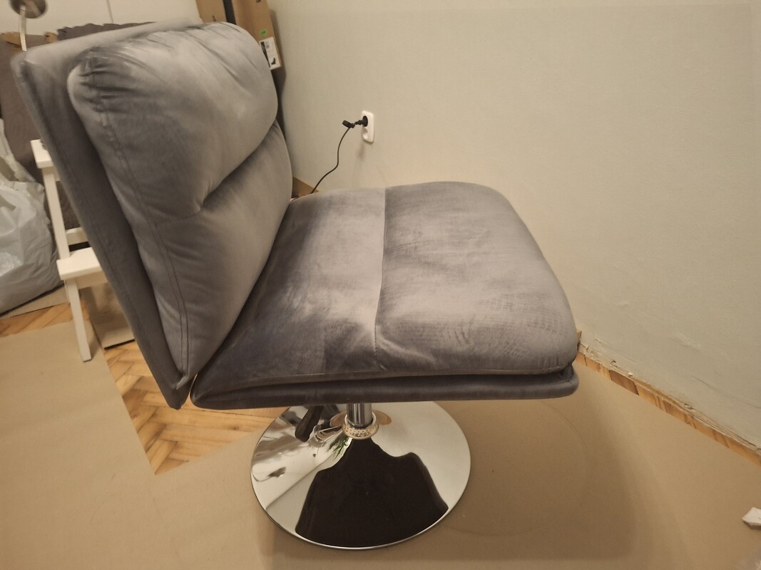 Elbląg Sprzedam krzesło obrotowe, kolor szary, materiał plusz - aksamit, krzesło cały czas było przykryte pokrowcem