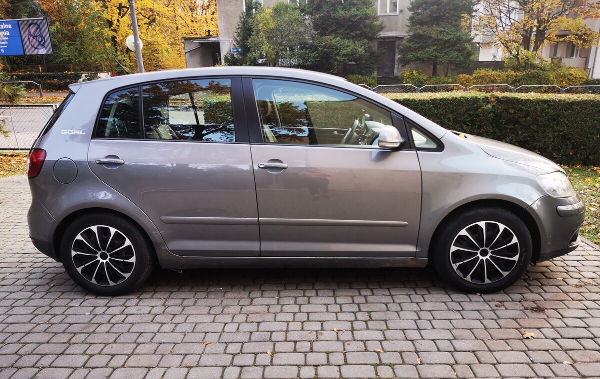 Elbląg Golf Plus z silnikiem 1.4 w gazie.
Auto wygodne i ekonomiczne. Uzywane na co dzień, jeździ bez problemów.