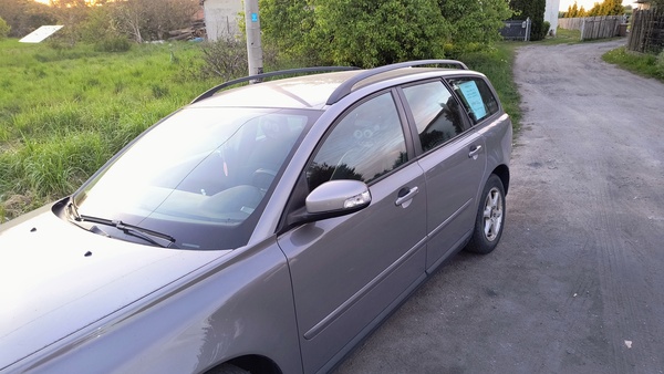 Elbląg Sprzedam Volvo V50 1.6 d wszystko sprawne nawet klimatyzacja zawieszenie w bardzo dobrym stanie zero wycieków 2