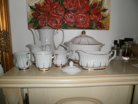 Elbląg Dzień dobry:)
Mam do odsprzedania zestaw porcelany Chodzież.
Waza, dzbanek, mlecznik, dwie filiżanki, trzecia