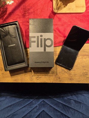 Elbląg Sprzedam telefon rozkładany Samsung z Flip 3 odnowiony stan idealny