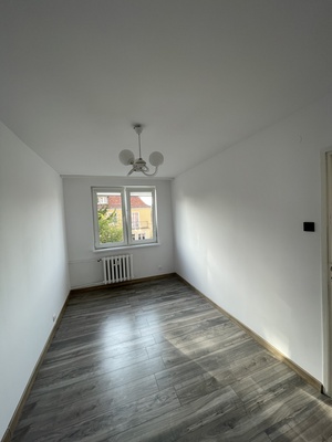 Elbląg Sprzedam PRYWATNIE
Mieszkanie 3 pokoje 49m2