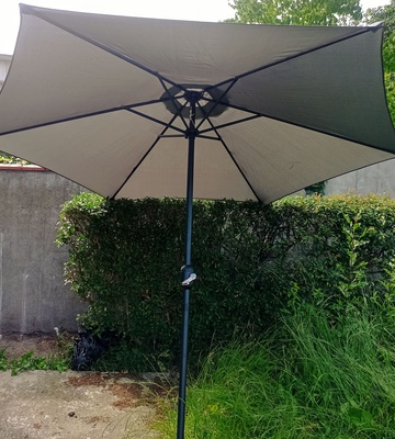 Elbląg Odsprzedam nowy parasol przeciwsłoneczny w kolorze Antracyt(ciemny odcień szarości) wymiar fi 270 wys ok 240