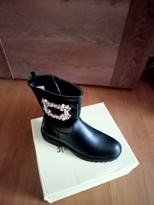 Elbląg Sprzedam botki nowe rozmiar 39 na szczupłą nogę.