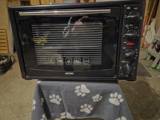 Elbląg Sprzedam przenośny piekarnik w bardzo dobrym stanie. 
Wymiary 55 cm długość, 33 cm szerokość 30 cm wysokość.