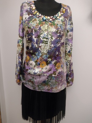 Elbląg Bluzka damska jedwabna z cekinami rozm 36/38
Suknia damska czarna tiul rozm 36
Spodnie klasyczne różne