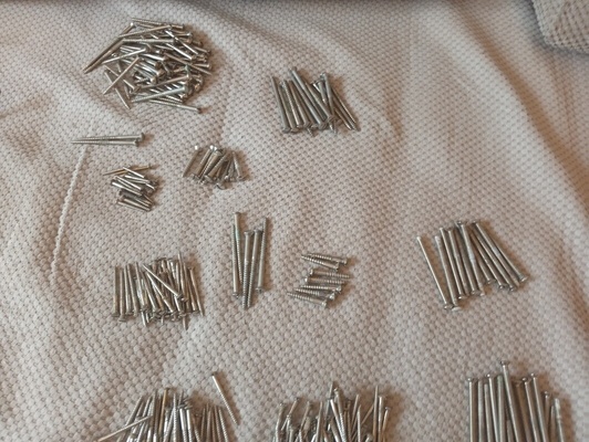 Elbląg mam do sprzedania wkręty i śruby mosiężne różne rozmiary dobre do remontu łodzi wkręty są mosiężne niklowane